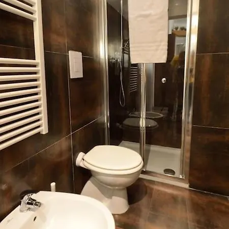 Argento, Bright Flat In The Center, 7 Guests, Parking & Wifi, Near To 3 Tram Lines And The Metro - Well Connected To Airports And To The Train Station Milão