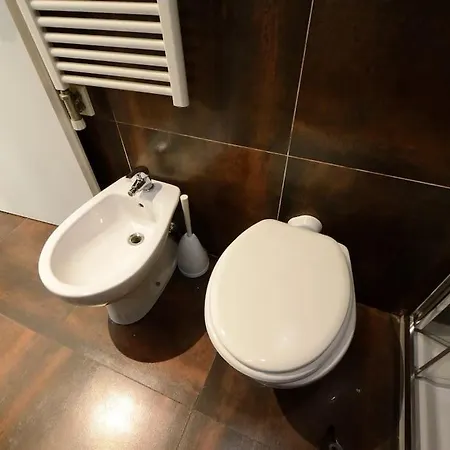 Argento, Bright Flat In The Center, 7 Guests, Parking & Wifi, Near To 3 Tram Lines And The Metro - Well Connected To Airports And To The Train Station דירה מילאנו